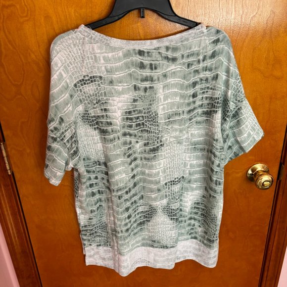 White Birch‎ snake skin top Size Medium Comfy - Picture 6 of 9